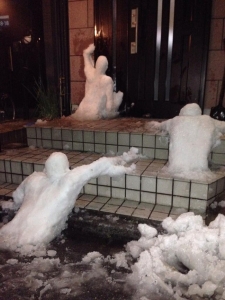 【画像あり】　JKの作った雪だるまが衝撃的過ぎるｗｗｗｗｗｗｗｗｗｗｗｗｗｗｗｗｗｗｗｗ