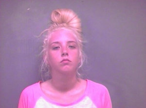 【画像あり】19歳女、拳銃を膣内に隠し持っていたとして逮捕